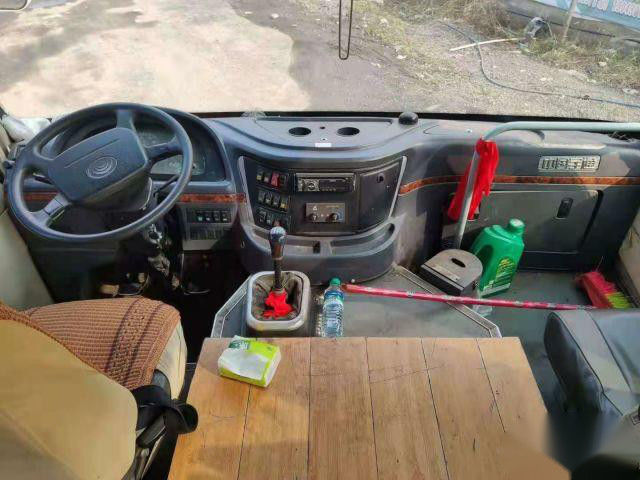 ISO Yutong ZK6752D 29 Kursi LHD Digunakan Pintu Baja Chassis Bus Penumpang Tunggal