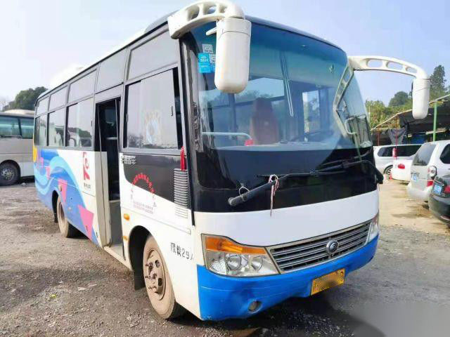 ISO Yutong ZK6752D 29 Kursi LHD Digunakan Pintu Baja Chassis Bus Penumpang Tunggal