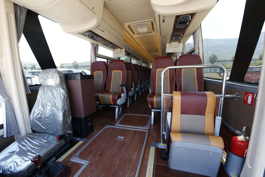 Merek Baru Gandar Ganda Euro II Bus Tur Diesel Bus Mesin Cummins Depan 58-70 Kursi Digunakan Naga Emas XML6125