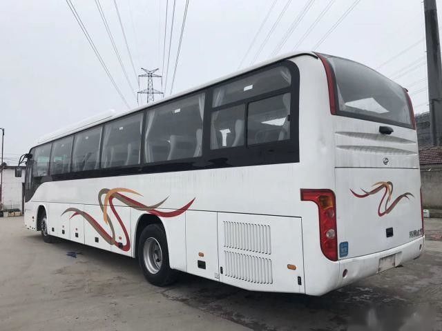 Chassis Airbag Kilometer Rendah Euro III Kondisi Baik Pintu Ganda Digunakan Bus Pelatih Higer Merek Model KLQ6129 53 Kursi