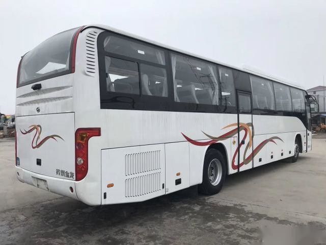 Chassis Airbag Kilometer Rendah Euro III Kondisi Baik Pintu Ganda Digunakan Bus Pelatih Higer Merek Model KLQ6129 53 Kursi