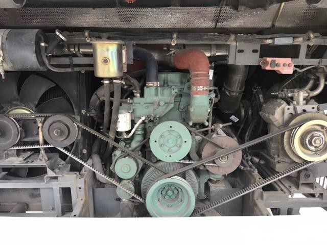 Chassis Airbag Kilometer Rendah Euro III Kondisi Baik Pintu Ganda Digunakan Bus Pelatih Higer Merek Model KLQ6129 53 Kursi
