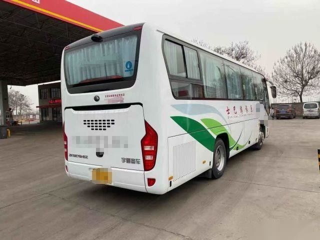 Kemudi Kiri Pintu Tunggal Airbag Chassis Kursi VIP Mewah Bekas Bus Penumpang Bekas Bus Yutong Merek ZK6908 38 Kursi