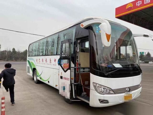 Kemudi Kiri Pintu Tunggal Airbag Chassis Kursi VIP Mewah Bekas Bus Penumpang Bekas Bus Yutong Merek ZK6908 38 Kursi