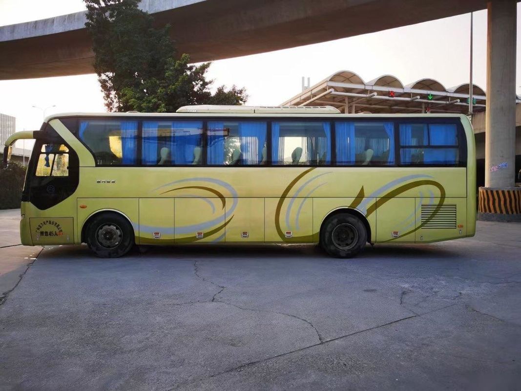 Bus Pelatih Bekas Kemudi Kiri Kondisi Baik Dengan AC Euro III Model XML6102 45 Kursi Bus Golden Dragon Bekas