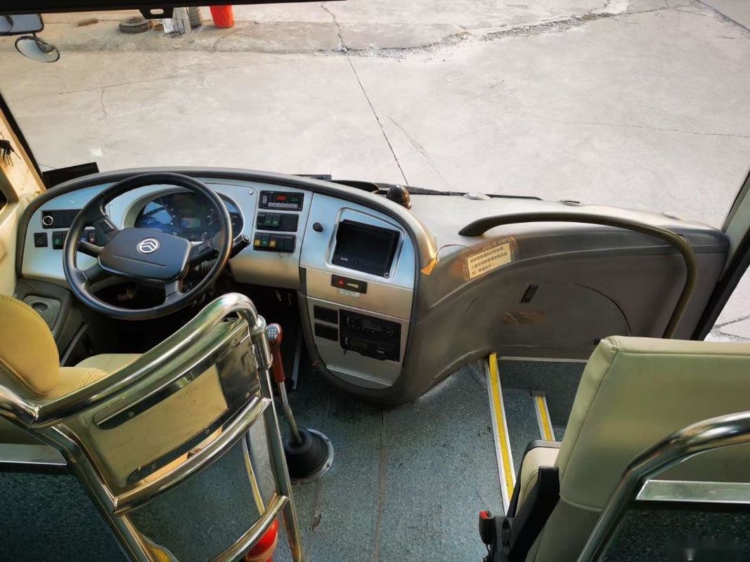 Bus Pelatih Bekas Kemudi Kiri Kondisi Baik Dengan AC Euro III Model XML6102 45 Kursi Bus Golden Dragon Bekas