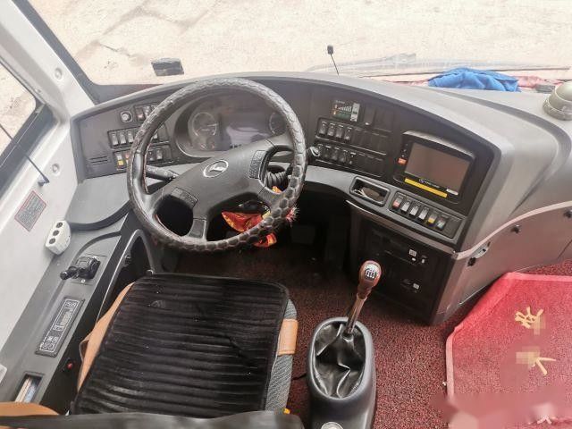 38 Kursi Yuchai Mesin Belakang Enam Silinder 270hp Euro V Airbag Chassis Kiri Kemudi Kinglong XMQ6901 Bus Tur Bekas