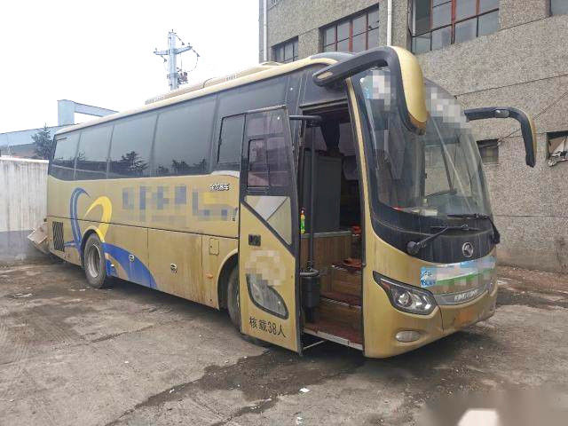 38 Kursi Yuchai Mesin Belakang Enam Silinder 270hp Euro V Airbag Chassis Kiri Kemudi Kinglong XMQ6901 Bus Tur Bekas