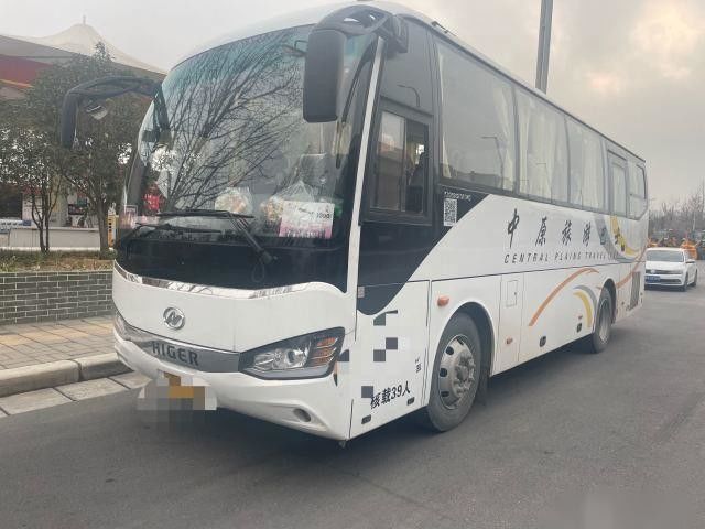 Model Bus Higer Bekas KLQ6882 39 Kursi Sasis baja digunakan bus penumpang mesin belakang Yuchai 162kw pintu tunggal kemudi kiri