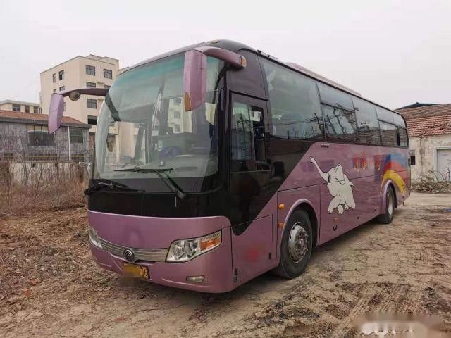 Yutong ZK6107 Digunakan Bus Pelatih untuk Chassis Baja Afrika 47 Kursi Kiri Kemudi Euro III Kondisi Baik Kilometer Rendah
