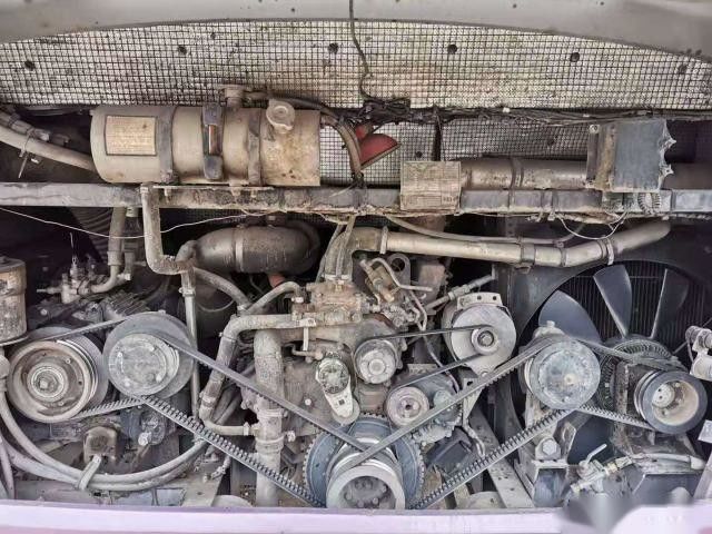 Yutong ZK6107 Digunakan Bus Pelatih untuk Chassis Baja Afrika 47 Kursi Kiri Kemudi Euro III Kondisi Baik Kilometer Rendah