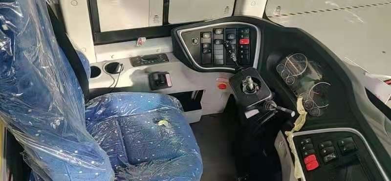 Bus Yutong Baru ZK6122H9 Dengan 55 Kursi Warna Putih Dalam Promosi Mesin Belakang