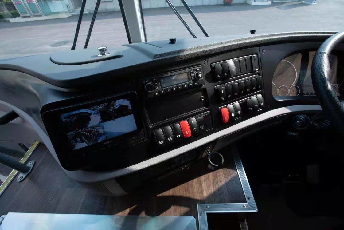 Bus Yutong Baru ZK6126 Double Axle Dengan 58 Kursi Warna Putih Dalam Promosi Mesin Belakang