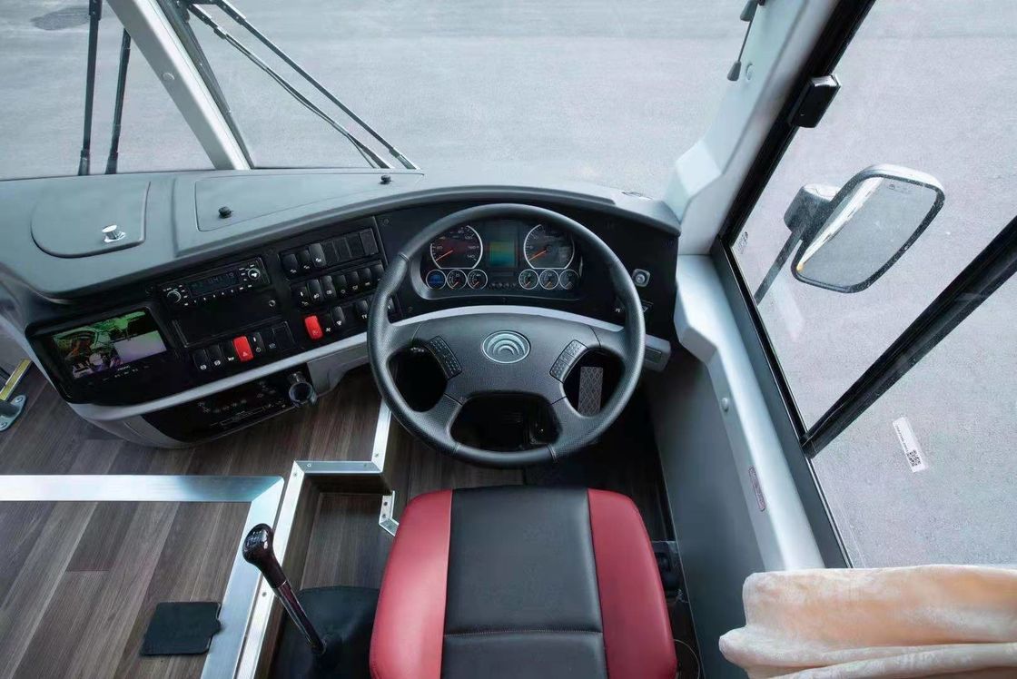 Bus Yutong Baru ZK6126 Double Axle Dengan 58 Kursi Warna Putih Dalam Promosi Mesin Belakang