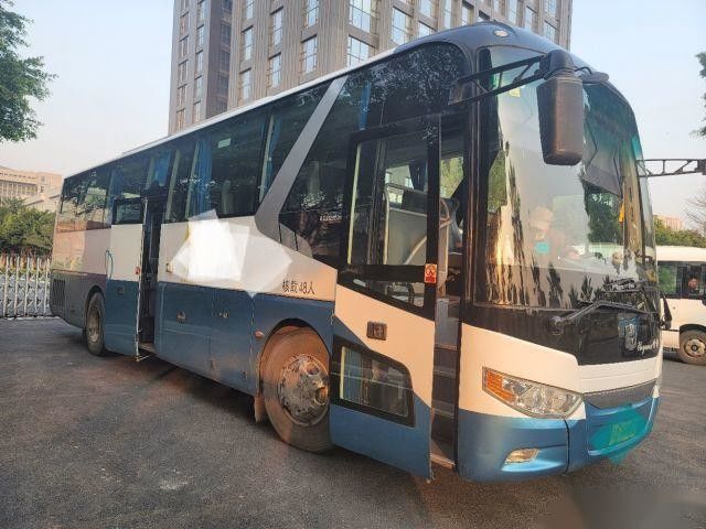 Digunakan zhongtong bus LCK6119 48 kursi belakang mesin yuchai Airbag chassis pintu ganda telanjang kemasan drive tangan kiri