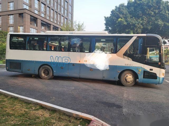 Digunakan zhongtong bus LCK6119 48 kursi belakang mesin yuchai Airbag chassis pintu ganda telanjang kemasan drive tangan kiri