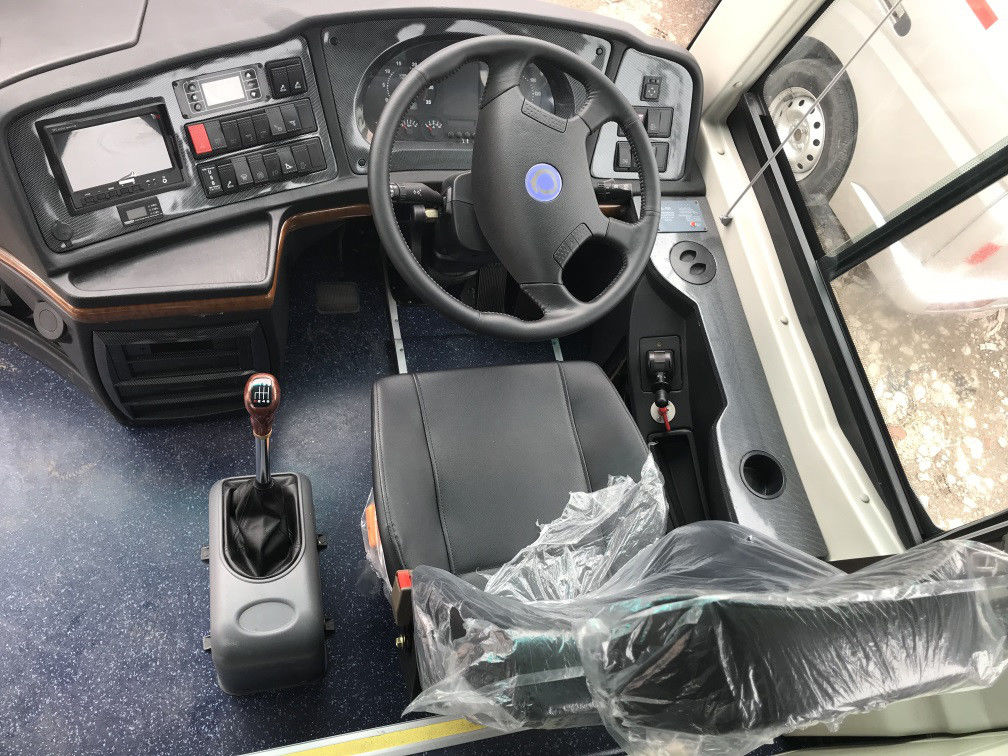 Bus Pelatih Shenlong Baru SLK6102CNG 35 Kursi Mengemudi dengan Tangan Kanan Bus Pariwisata Baru Dengan Mesin Diesel