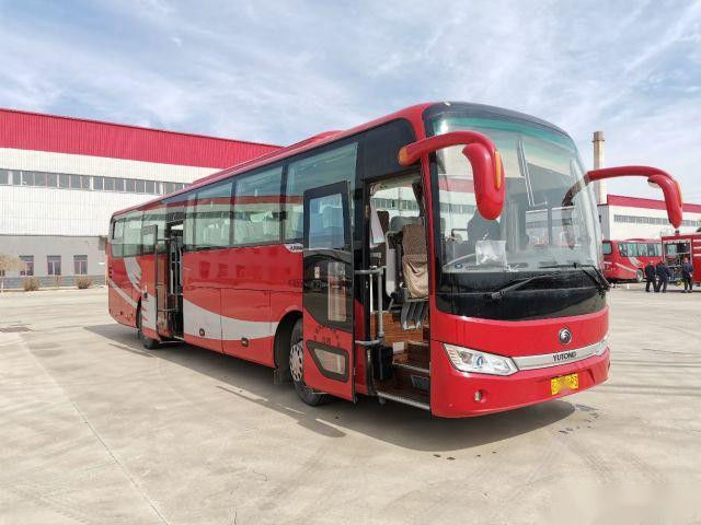 ZK6122 Digunakan Bus Pelatih Yutong Merek 55 Kursi 2017 Rendah Kilometer Belakang Sasis Baja Kursi VIP