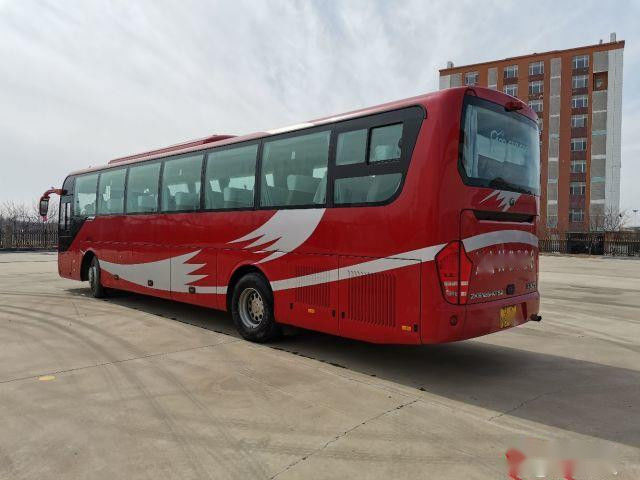 ZK6122 Digunakan Bus Pelatih Yutong Merek 55 Kursi 2017 Rendah Kilometer Belakang Sasis Baja Kursi VIP