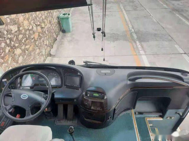 Bus Pelatih Bekas Merek Higer KLQ6109 46 Kursi Kilometer Rendah Pintu Setir Kiri