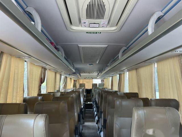 Bus Pelatih Bekas Kinglong XMQ6112 51 Kursi Airbag Chassis Drive Tangan Kiri Kilometer Rendah Packing Nude