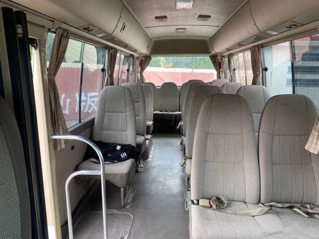 2011 Tahun 18 Kursi Bus Coaster Bekas, LHD Bus Mini Toyota Coaster Bekas Dengan Mesin Bensin 2TR, Kemudi Kiri