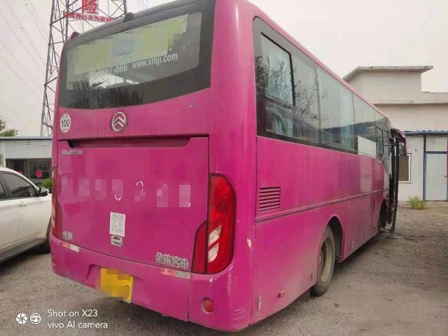 Golden Dragon saat ini XML6807 menggunakan Bus Pelatih 33 kursi menggunakan bus Mesin Diesel 140kw Tidak Ada Kecelakaan LHD Bus