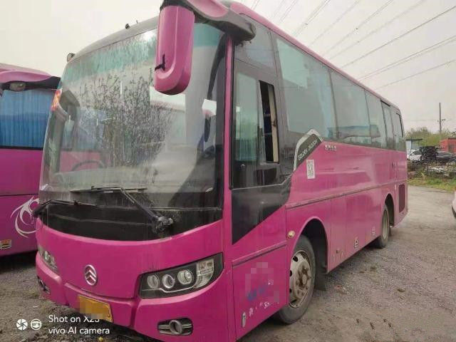 Golden Dragon saat ini XML6807 menggunakan Bus Pelatih 33 kursi menggunakan bus Mesin Diesel 140kw Tidak Ada Kecelakaan LHD Bus