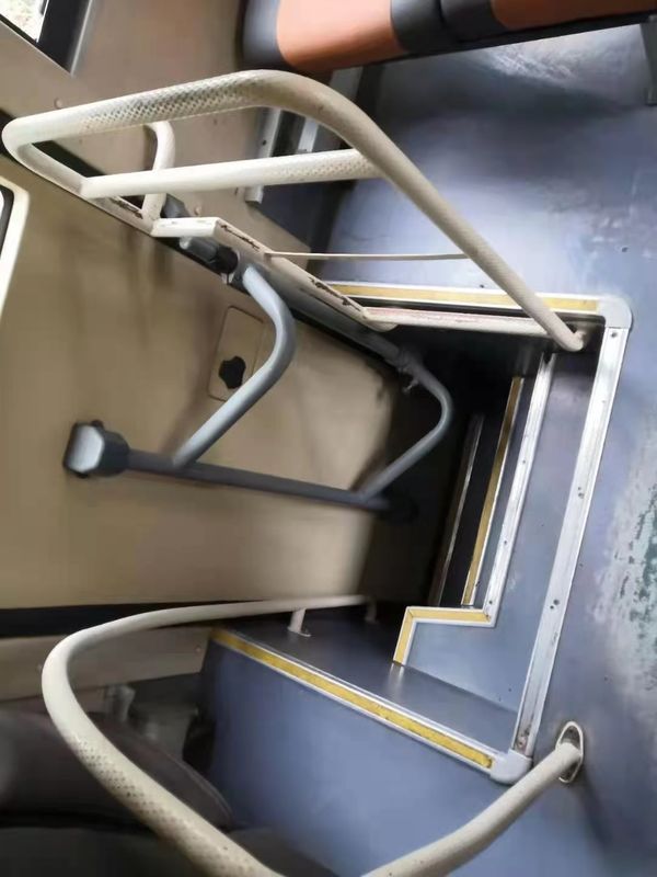 44 Kursi Bekas Bus Yutong ZK6102D Bus Pelatih Bekas Tahun 2014 Mesin Kemudi Mesin Diesel LHD
