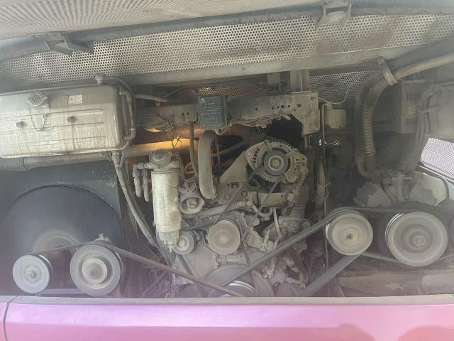 Bus Wisata Bekas Model XMQ6113 51 Kursi Sasis Baja Yuchai Engine Euro IV 270kw