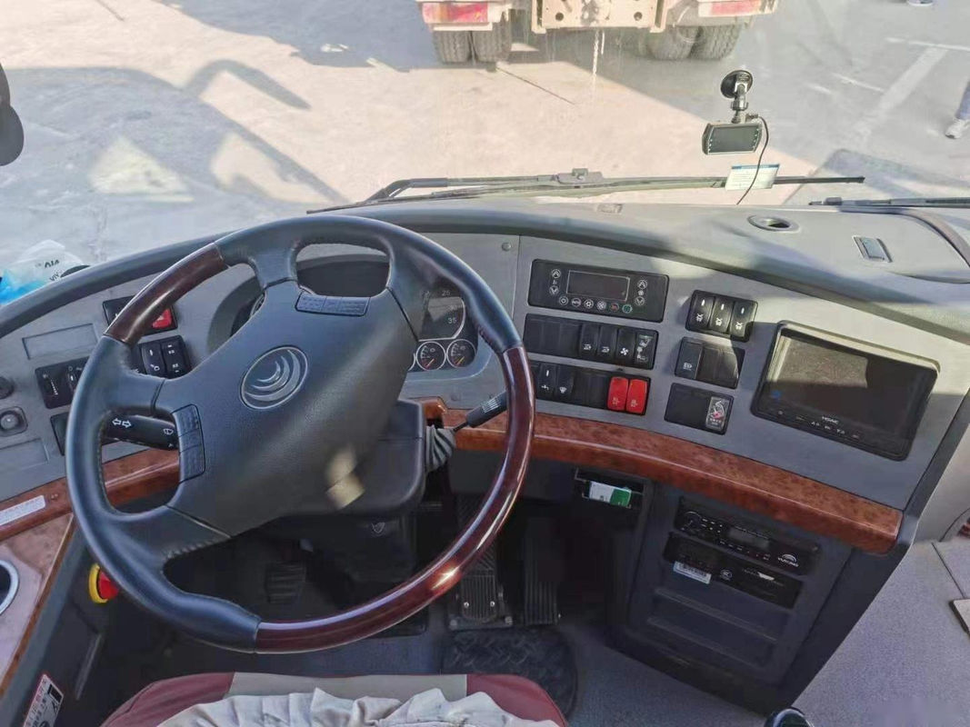 Bus Yutong Bekas ZK6110 Kemudi Kiri 48 Kursi Pintu Ganda Mesin Belakang Yuchai Kilometer Rendah Bus Tur Bekas