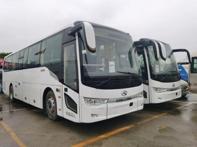 Bus Kinglong Bekas 44 Kursi Sasis Airbag Pintu Ganda Merek Baru