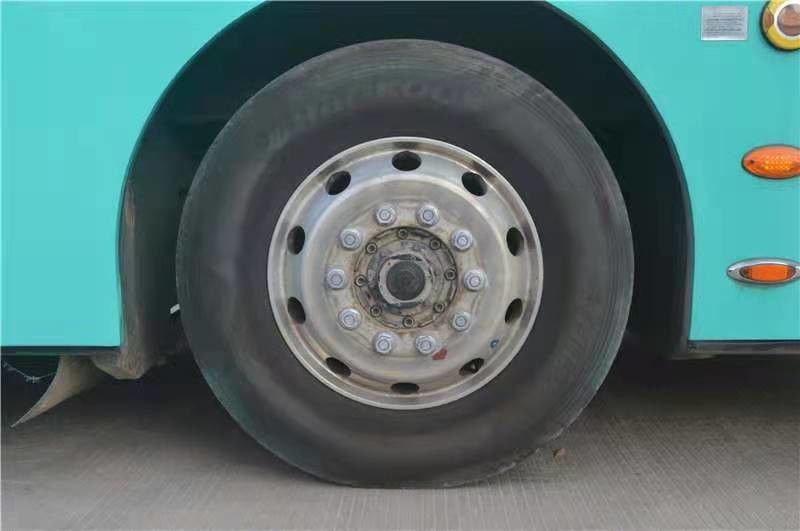 Bus Kota Bekas Zhongtong LCK6950 27/62 Kursi Bus Pelatih Bekas 164kw Euro IV Qijiang Gearbox