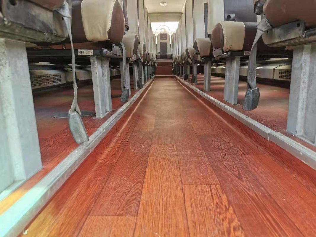 Bus Wisata Bekas Yutong ZK6999 45 Kursi Mesin Belakang 177kw Bus Penumpang LHD Airbag Chassis