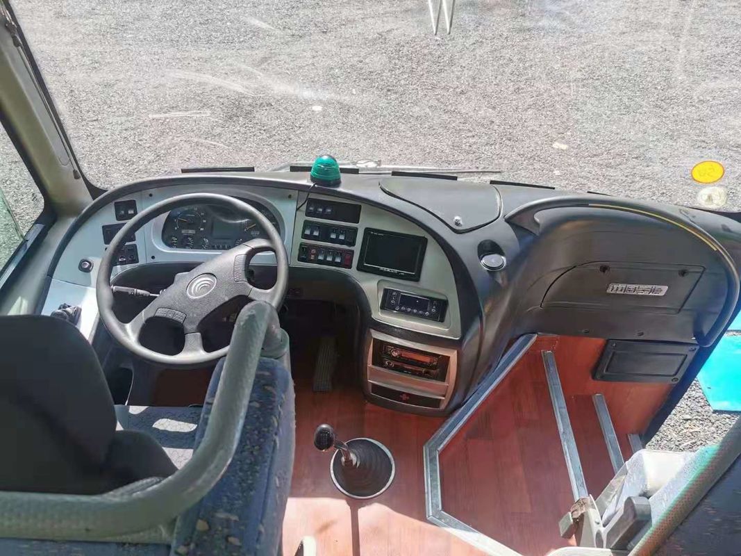 Bus Wisata Bekas Yutong ZK6999 45 Kursi Mesin Belakang 177kw Bus Penumpang LHD Airbag Chassis