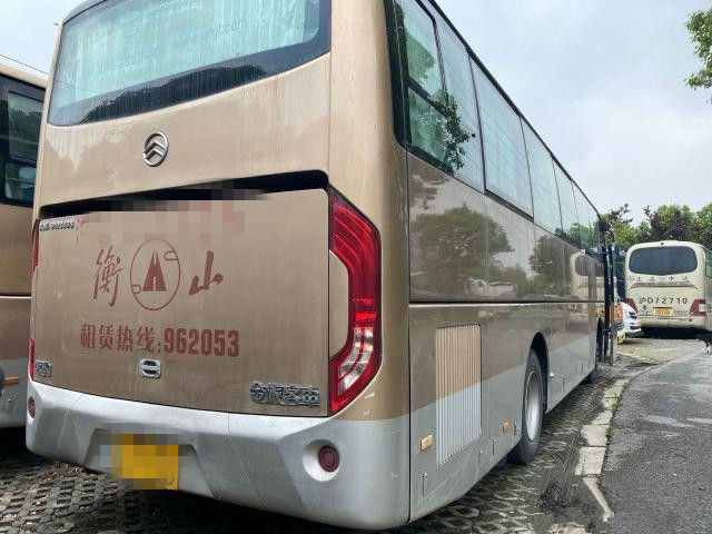 2015 Tahun 47 Kursi Digunakan Pelatih Penumpang Merek Golden Dragon XML6103J38 Model 232HP Power Tangan Kiri Kemudi