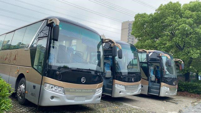 2015 Tahun 47 Kursi Digunakan Pelatih Penumpang Merek Golden Dragon XML6103J38 Model 232HP Power Tangan Kiri Kemudi