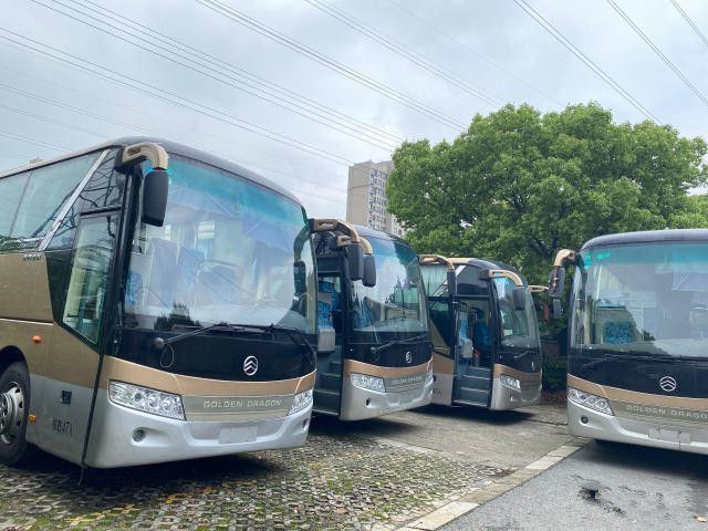 2015 Tahun 47 Kursi Digunakan Pelatih Penumpang Merek Golden Dragon XML6103J38 Model 232HP Power Tangan Kiri Kemudi
