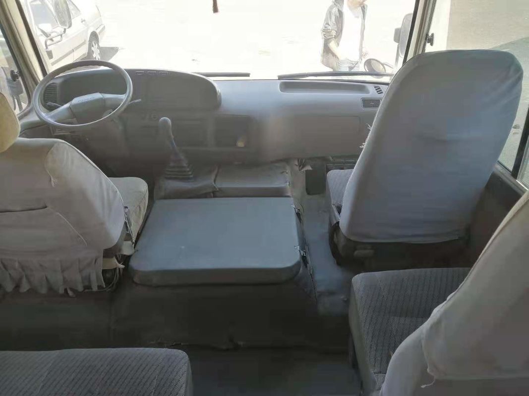 Mesin Diesel 1HZ 23-29 kursi Drive Tangan Kiri Kilometer Rendah Bus Penumpang Bekas Bus Coaster Bekas Coaster Merek Jepang