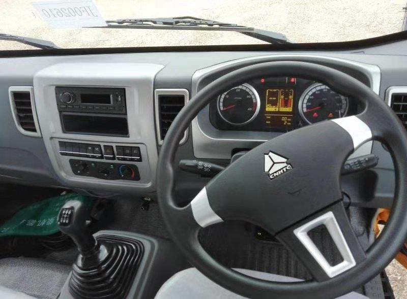 Merek Baru Sinotruck HOWO RHD Tangan Kanan Steering Drive 10Ton Truk Kargo 4X2