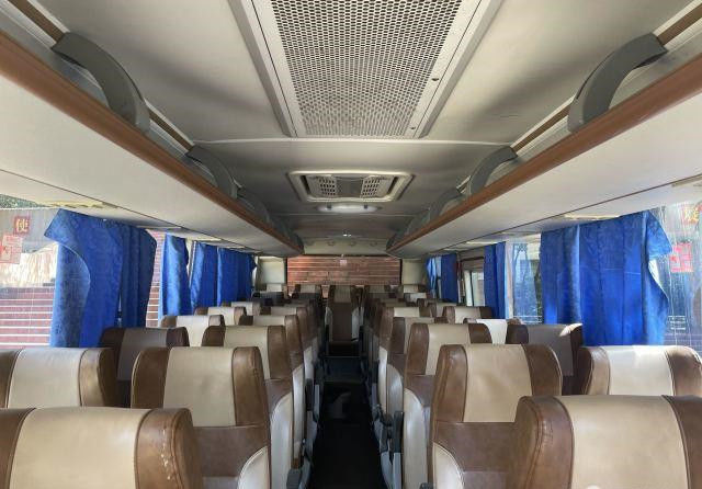 39 Kursi Bekas Bus Pelatih 2016 Tahun SLK6873 Merek Shenlong Dengan Mesin Diesel Yang Sangat Baik
