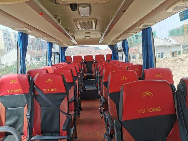 2015 Tahun 30 Kursi ZK6752D1 Bus Yutong Bekas Dengan Mesin Depan Bus Pelatih Bekas Untuk Pariwisata