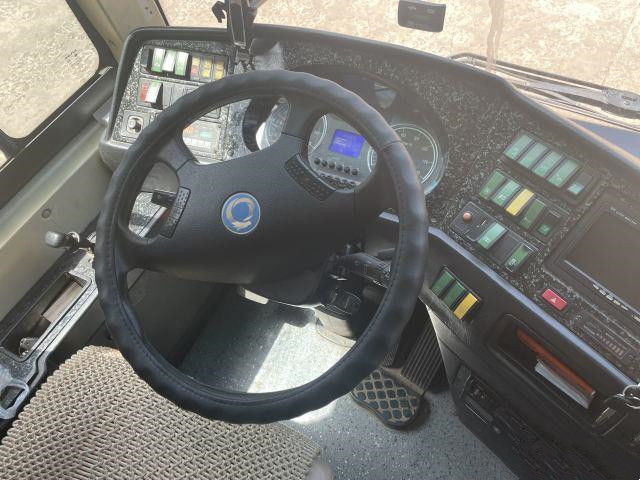Bus Sunlong Bekas SLK6873 39 Kursi 2016 Sasis Baja Mesin Diesel Belakang Yuchai 162kw Bus Pelatih Bekas untuk Afrika