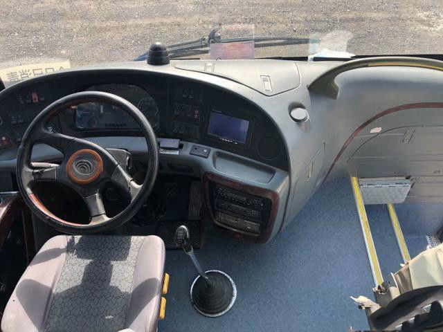 Bus Pelatih Bekas ZK6908 38 Kursi Kemudi Kiri Mesin Belakang Yuchai Chassis Baja Euro III Bus Yutong Bekas