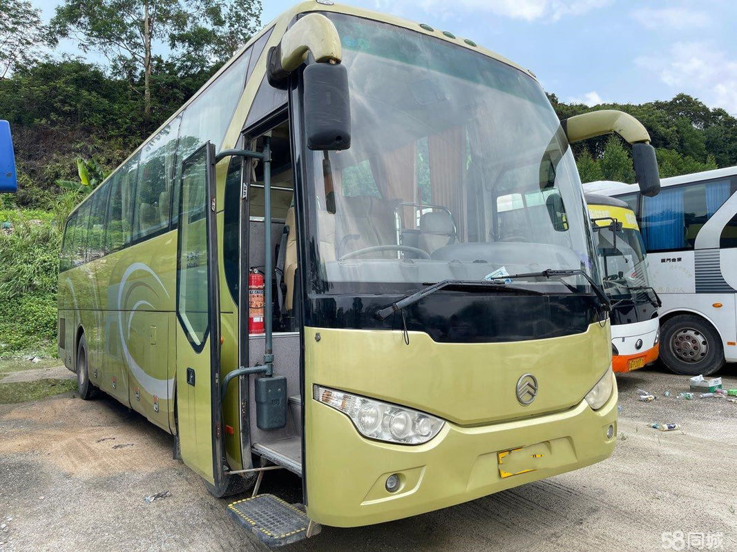 Bus Pelatih Bekas Golden Dragon 47 Kursi Hino J08E Engine Steel Chassis Pintu Tunggal Euro III