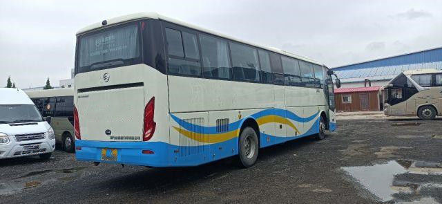 Bus Tur Bekas Untuk Afrika Digunakan Golden Dragon Bus Yuchai Mesin Belakang 233kw 53 kursi Euro IV Airbag Chassis Low Kilometer