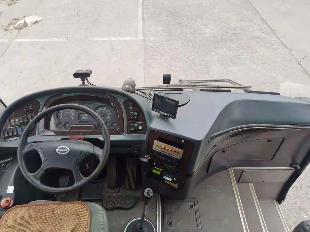 Bus Lebih Tinggi Bekas KLQ6808 35 Kursi Mesin Belakang Yuchai 140kw Bus Pelatih Bekas Sasis Baja Kilometer Rendah