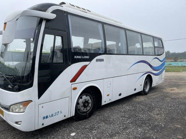 Bus Kinglong Bekas XMQ6859 37 Kursi Sasis Baja Satu Pintu Mesin Belakang Yuchia Euro III Bus Tur Bekas