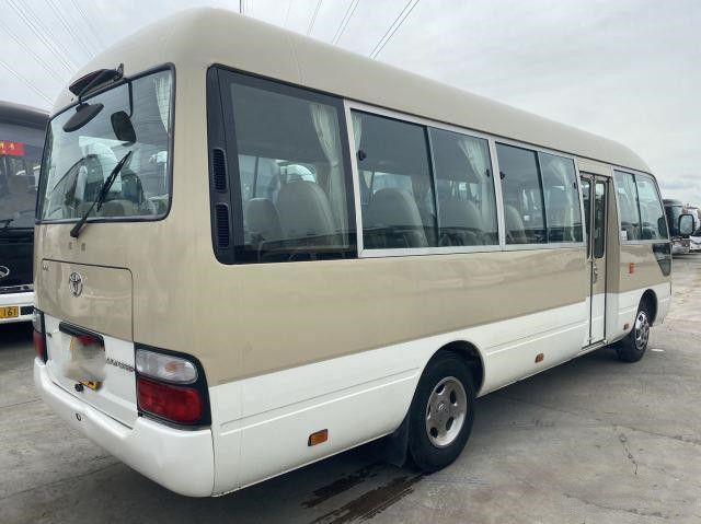 Bus Coaster Bekas Toyota untuk Mesin Afrika Gaosilne 2TR 108KW 23 Kursi Penggerak Tangan Kiri