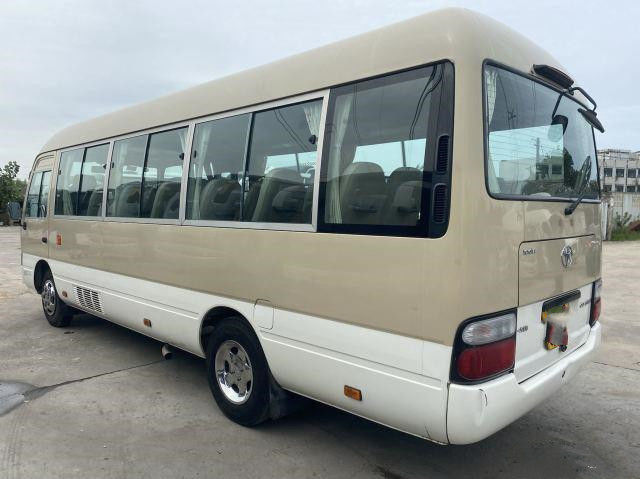 Bus Coaster Bekas Toyota untuk Mesin Afrika Gaosilne 2TR 108KW 23 Kursi Penggerak Tangan Kiri